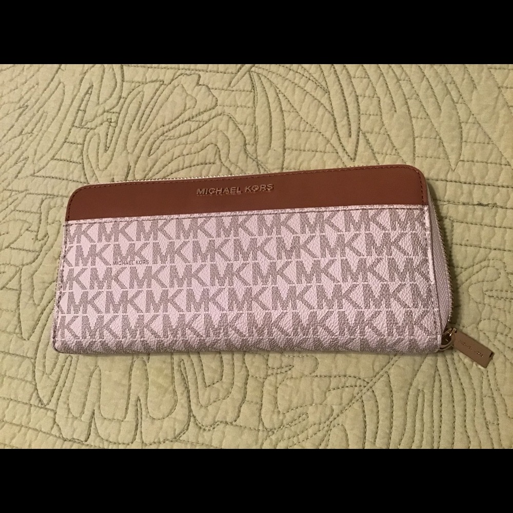 Michael Kors Wallet *Purse Separately will Bundle
